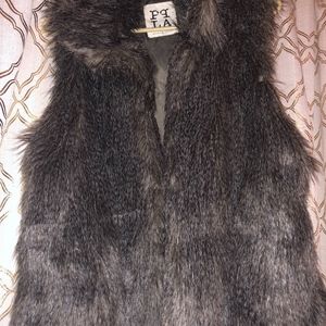 pqLA Fur Vest